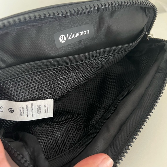 Brand new - Lululemon everywhere belt bag - Picture 4 of 9